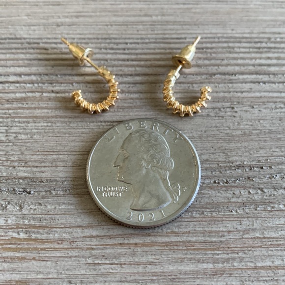 6/$8 NEW Gold Tone Hoop Earrings - Picture 4 of 8